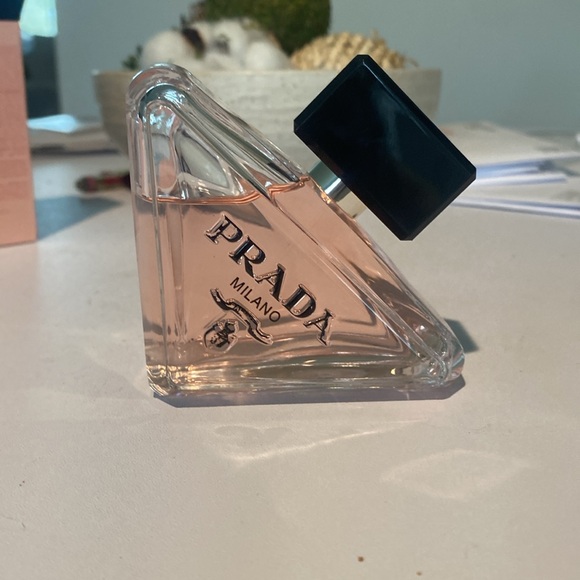 Prada Paradoxe Fragrance 3 oz. Only sprayed once to try, brand new still has box - Picture 1 of 7